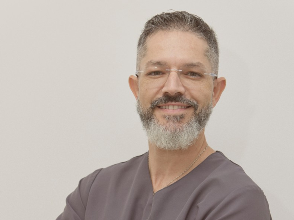 Dr. Josué Darias